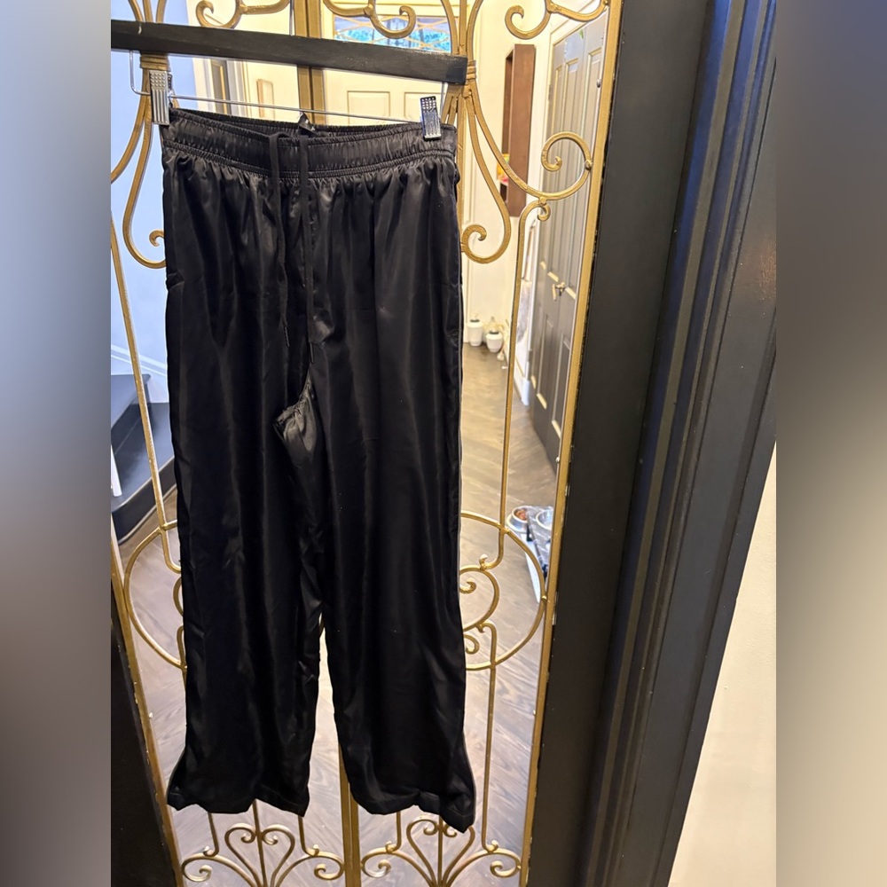 Black or navy? Nylon gym windbreaker  Pants xxs skims with grey strip zip